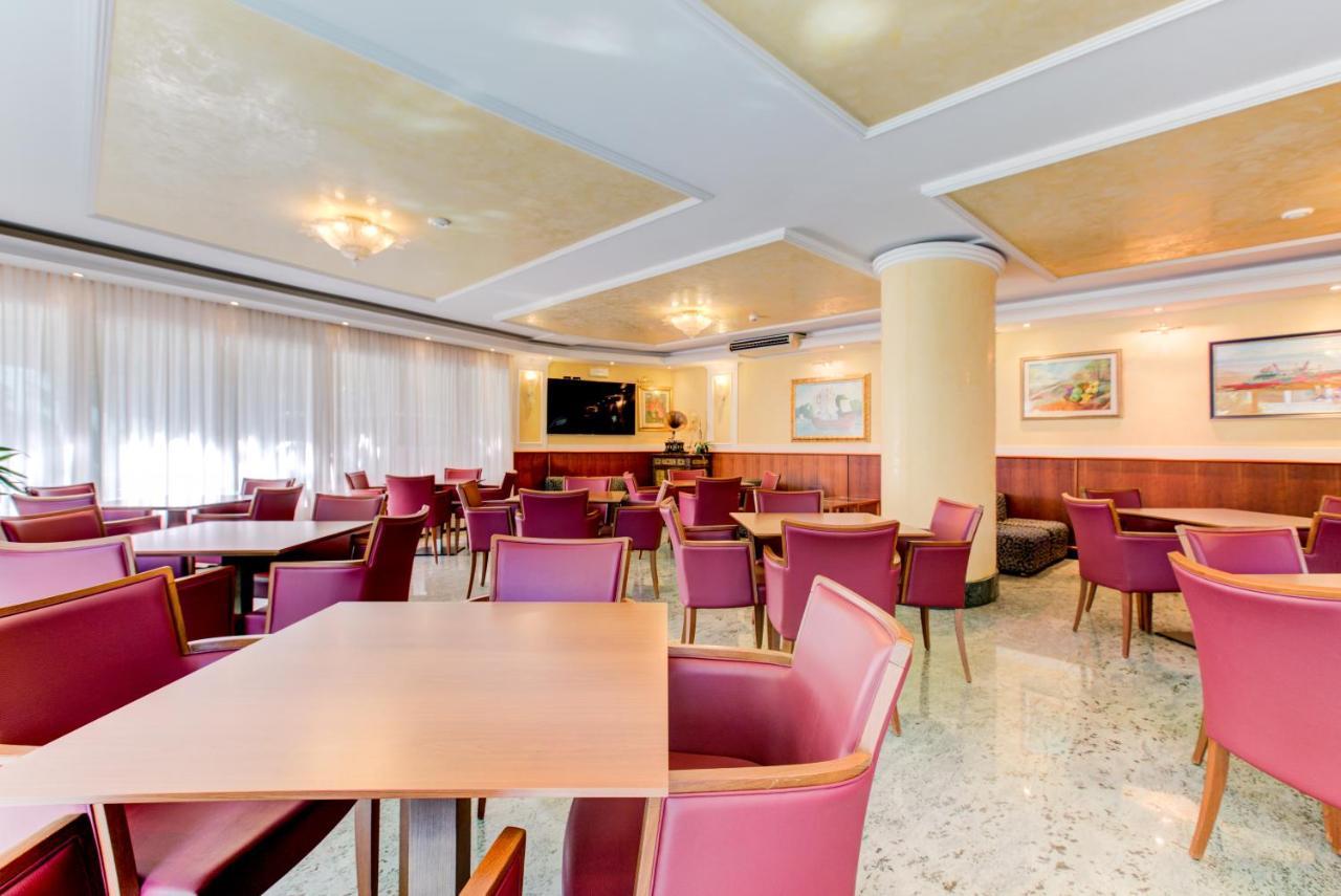Hotel Verona Чезенатико Екстериор снимка