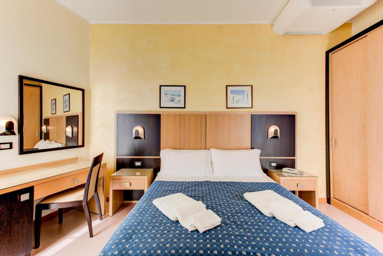 Hotel Verona Чезенатико Екстериор снимка