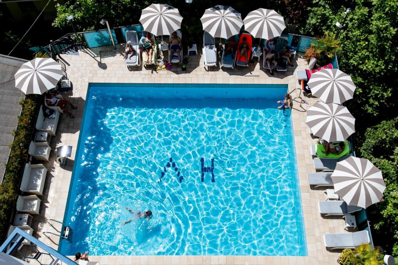 Hotel Verona Чезенатико Екстериор снимка