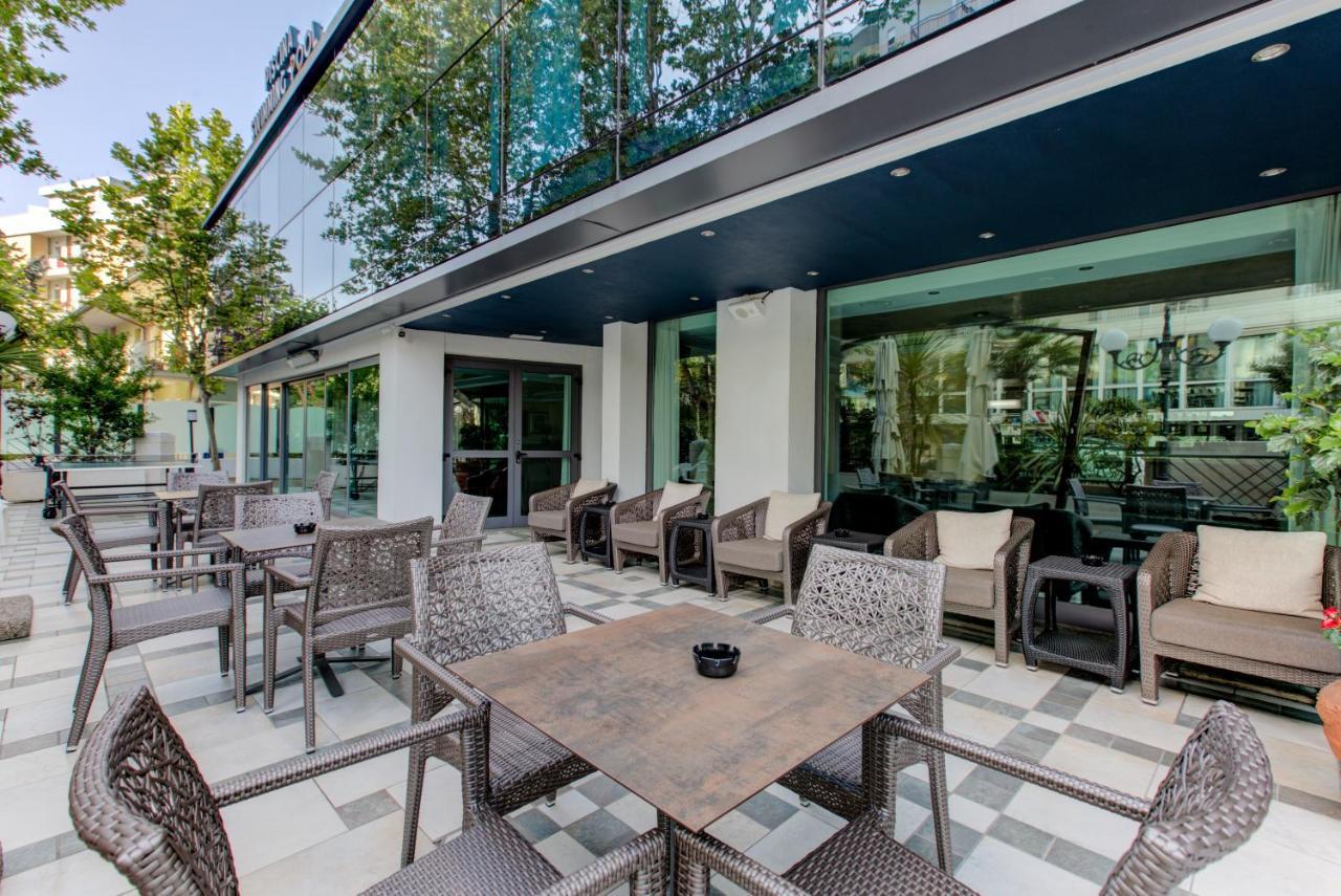 Hotel Verona Чезенатико Екстериор снимка