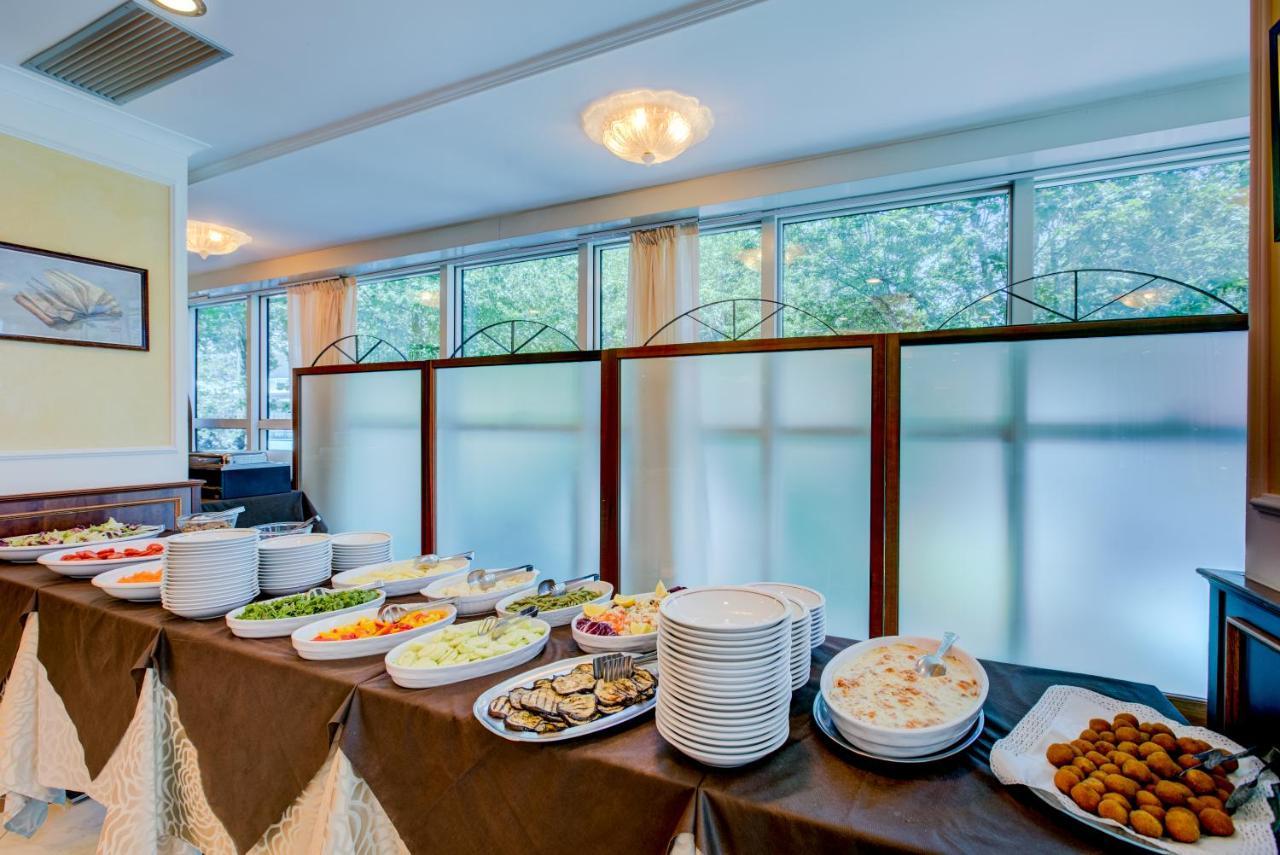 Hotel Verona Чезенатико Екстериор снимка