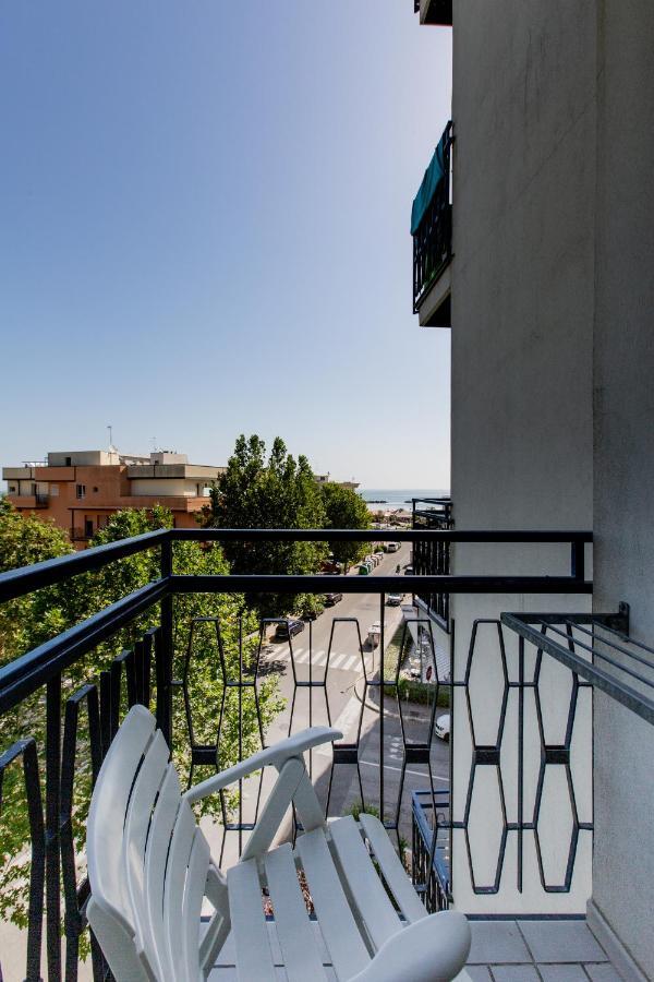 Hotel Verona Чезенатико Екстериор снимка