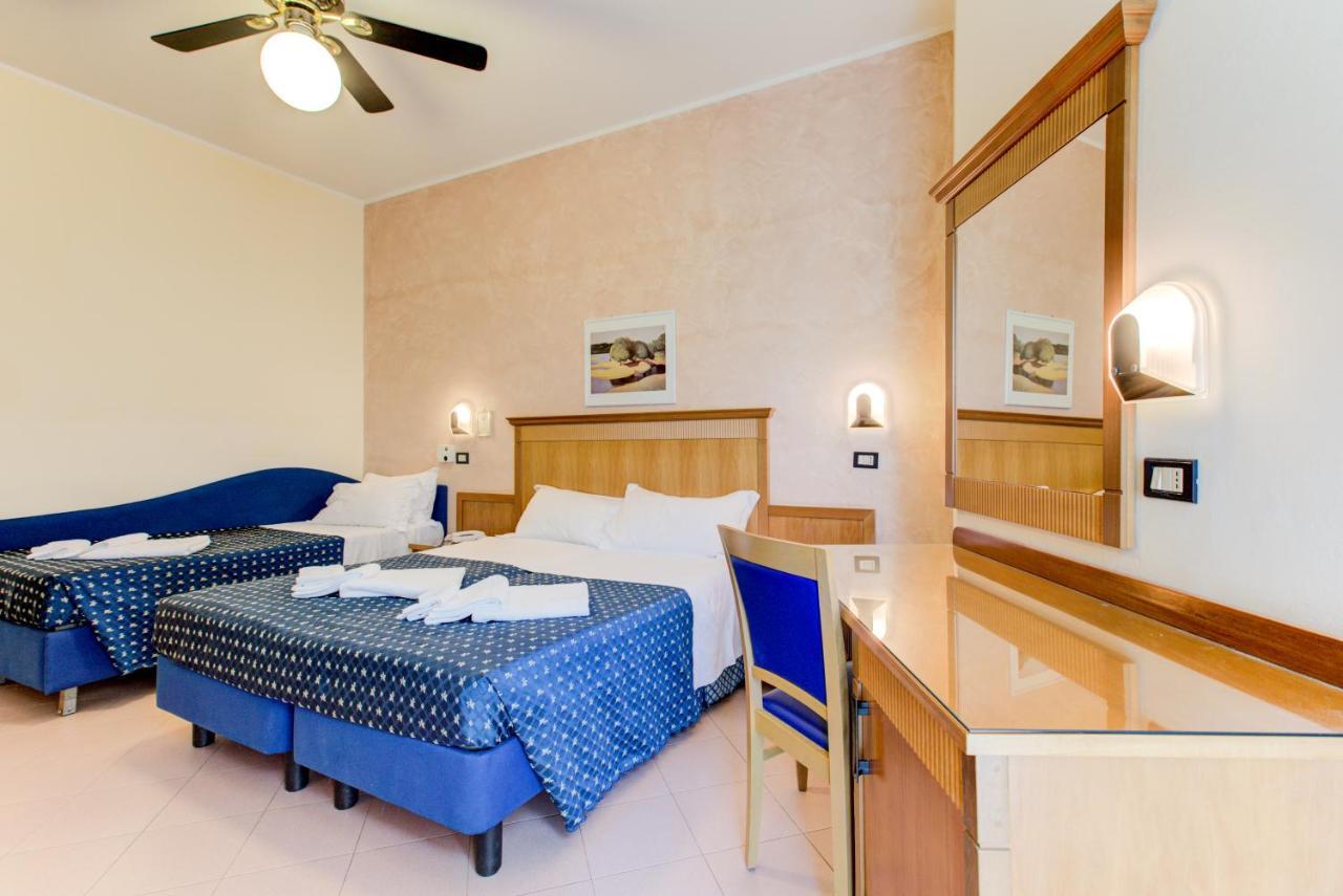 Hotel Verona Чезенатико Екстериор снимка