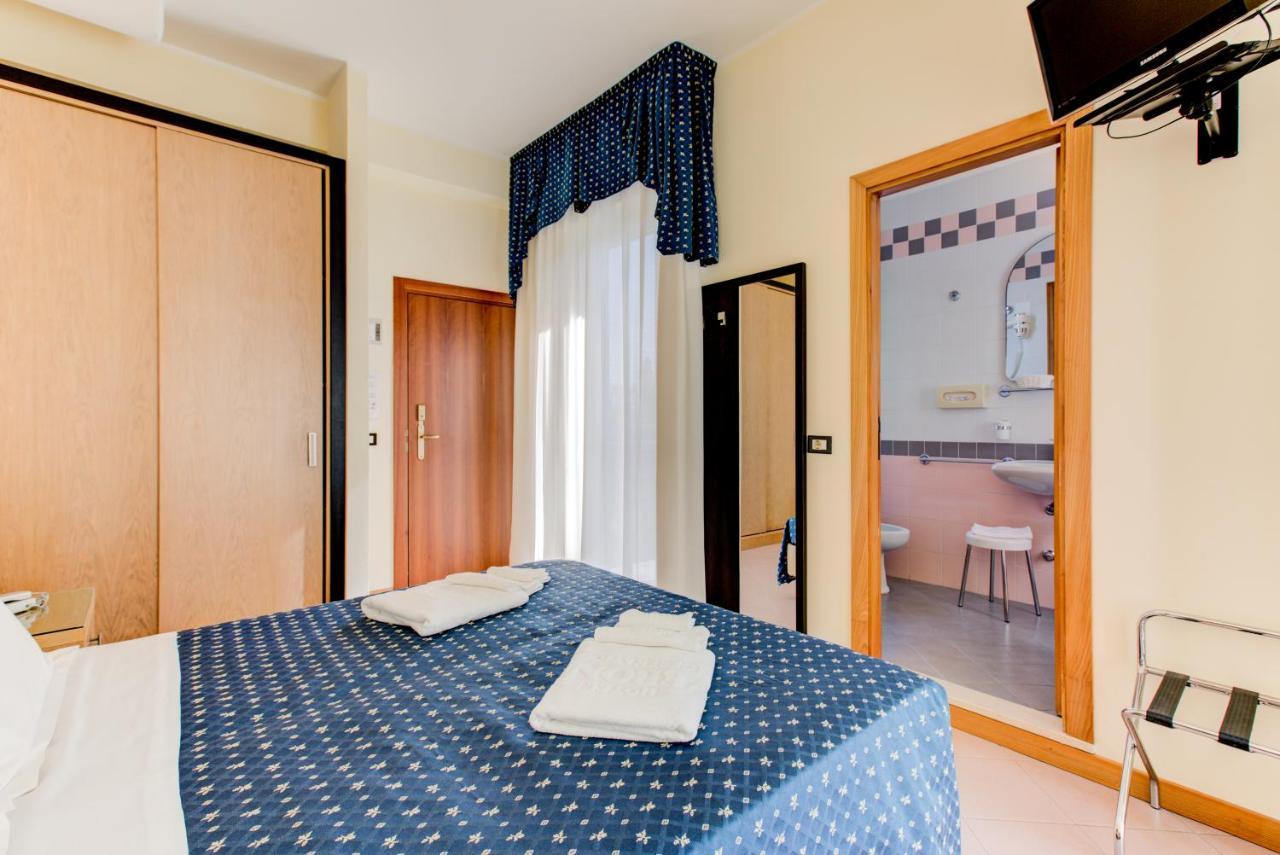 Hotel Verona Чезенатико Екстериор снимка