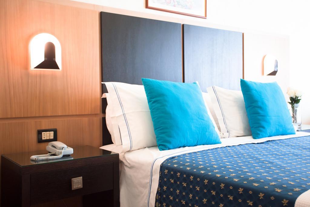 Hotel Verona Чезенатико Стая снимка