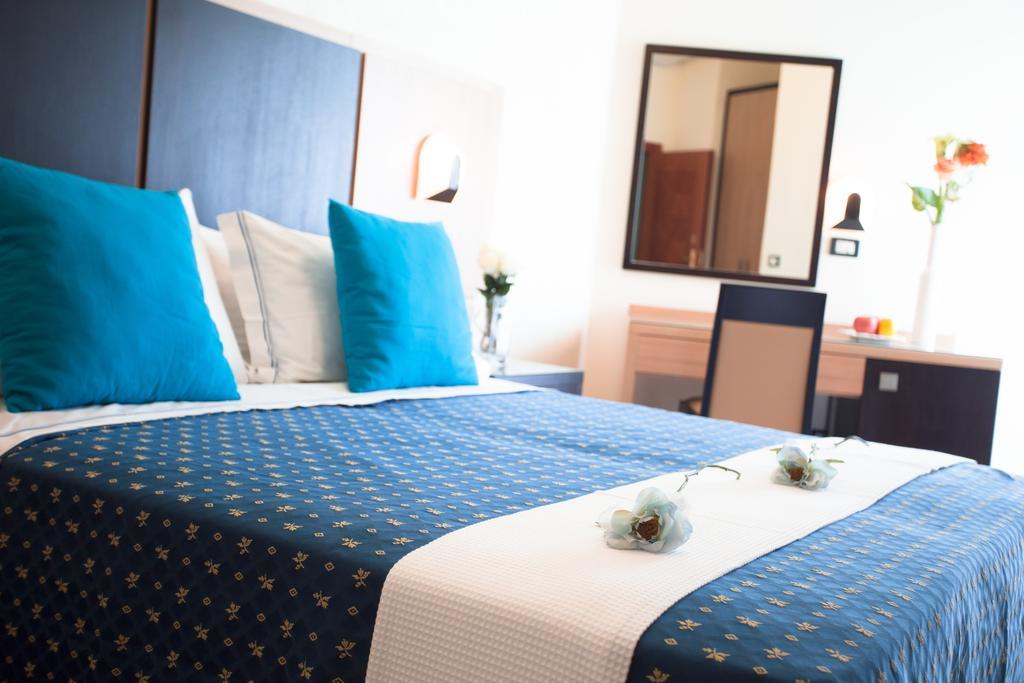 Hotel Verona Чезенатико Стая снимка