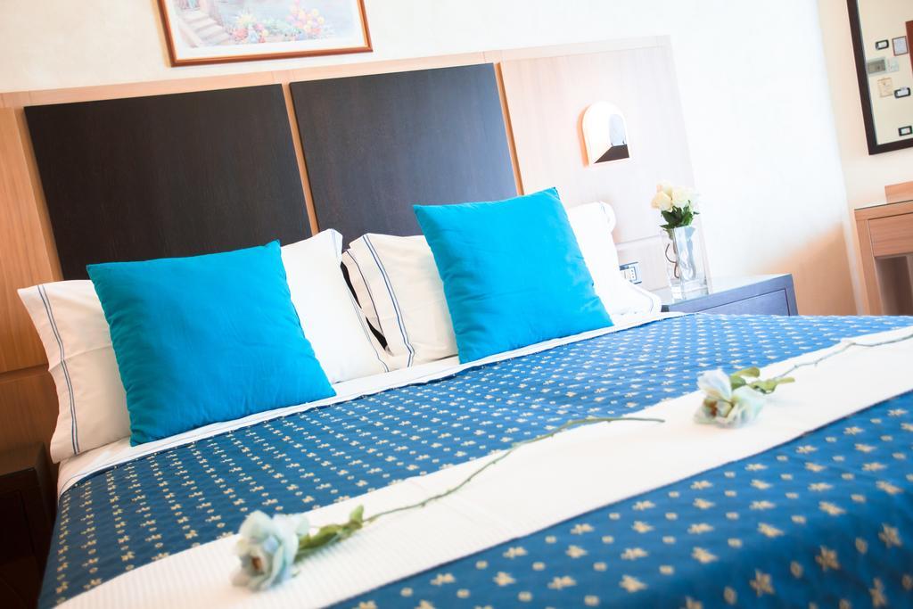 Hotel Verona Чезенатико Стая снимка