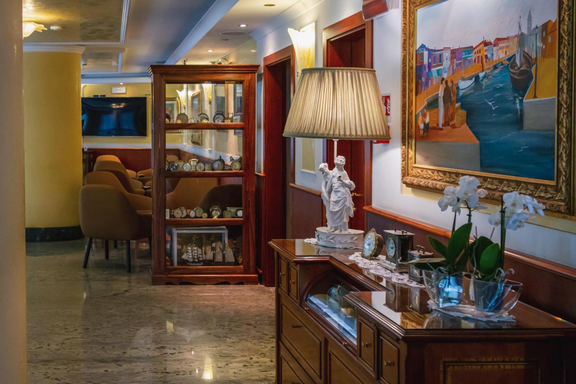 Hotel Verona Чезенатико Екстериор снимка