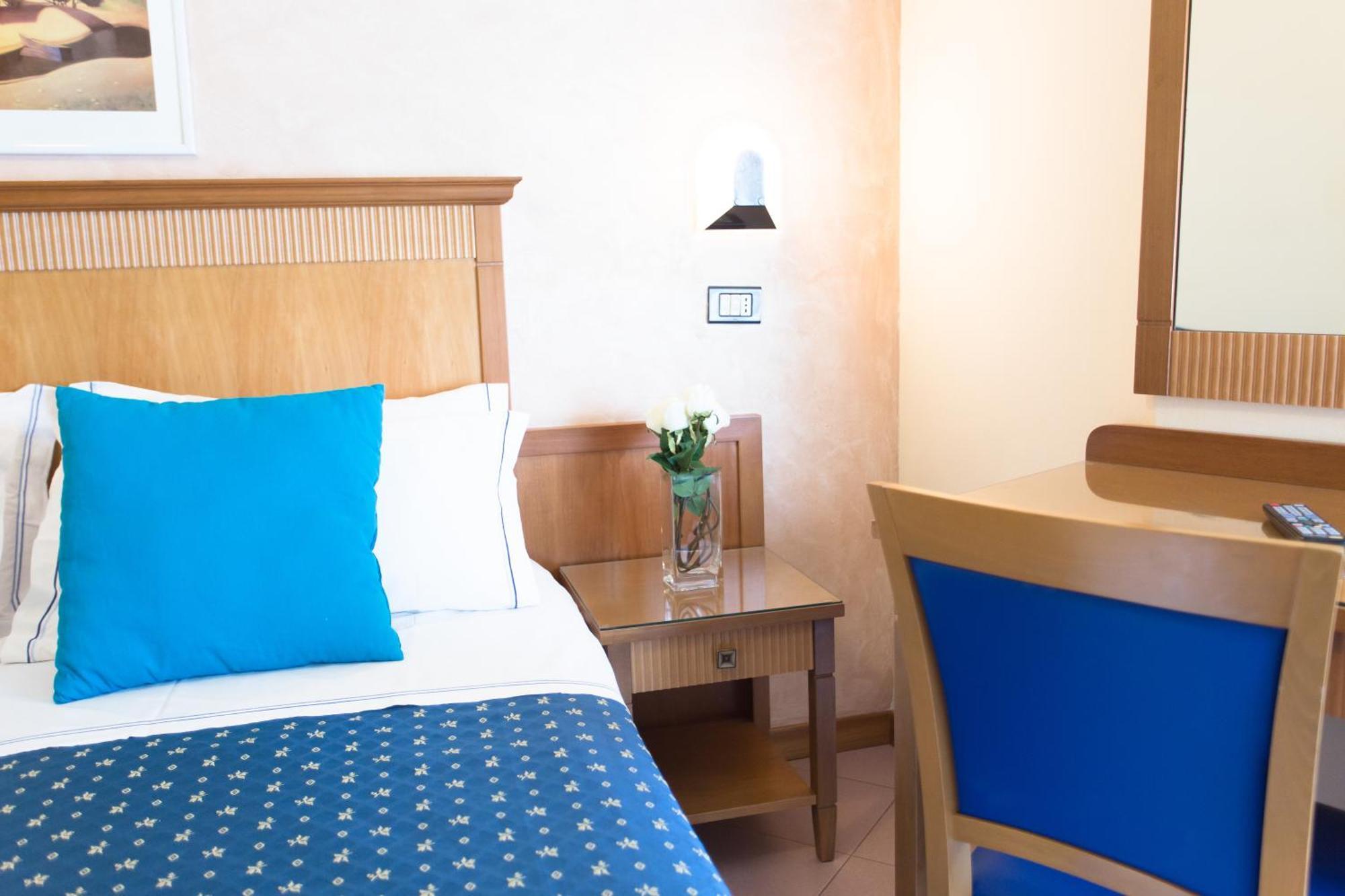 Hotel Verona Чезенатико Стая снимка