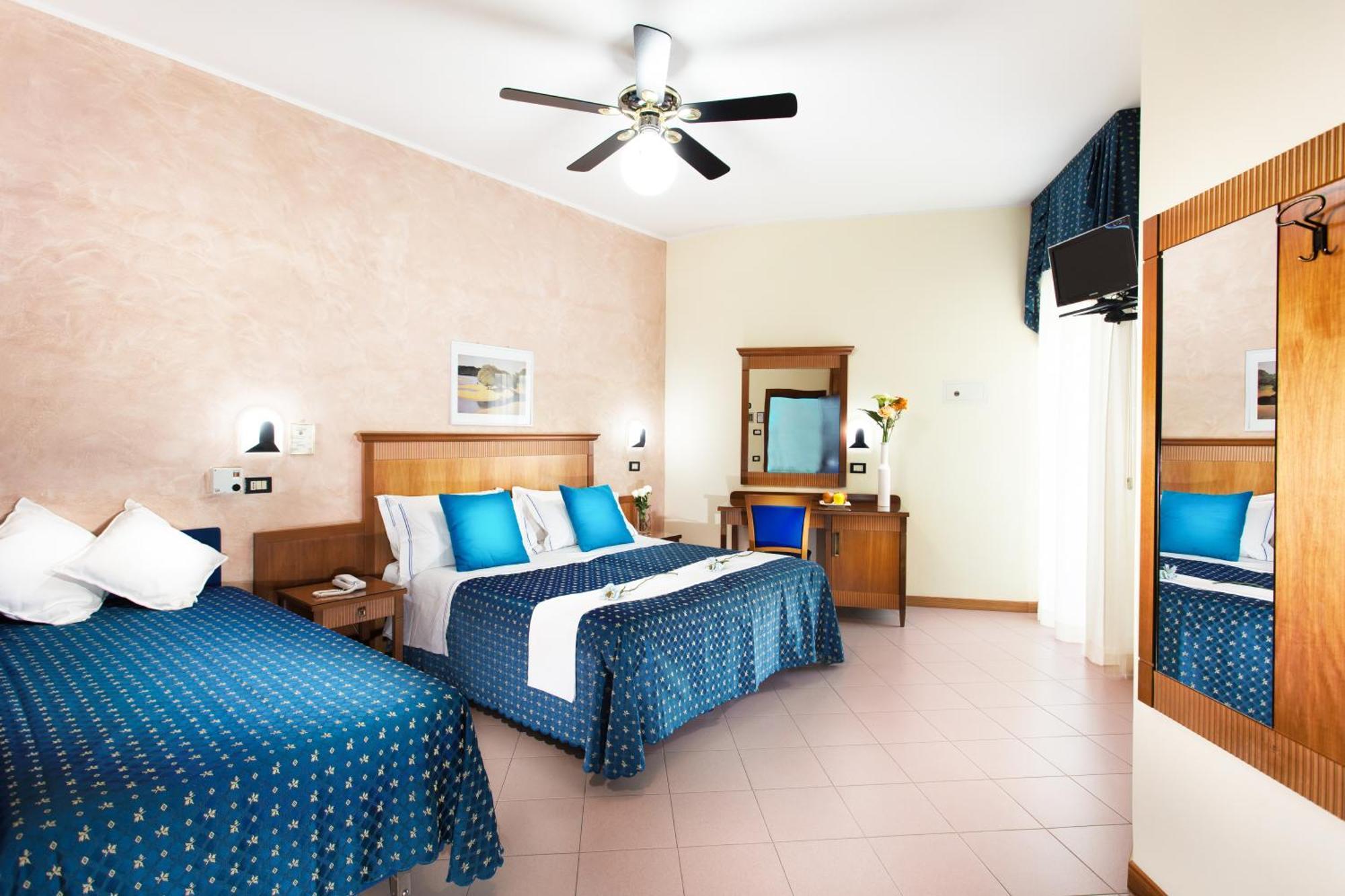 Hotel Verona Чезенатико Стая снимка