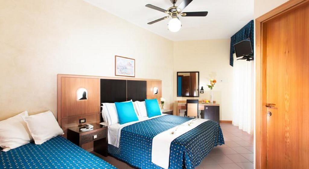 Hotel Verona Чезенатико Екстериор снимка